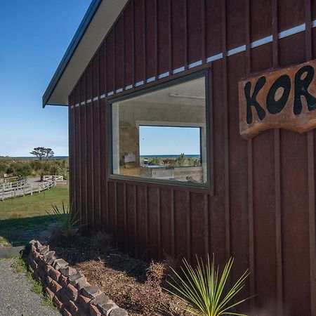 Koru Beachfront Holiday Cabins & Hot Tub Barrytown Kültér fotó